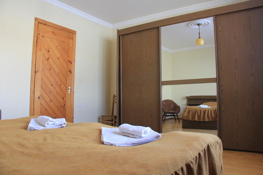 Eka&Nino Guesthouse Mestia Ngoại thất bức ảnh